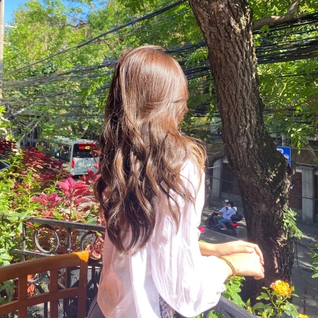 照片里的伴娘